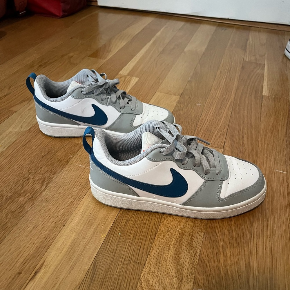 Nike Kids Court Borough Low Sneakers